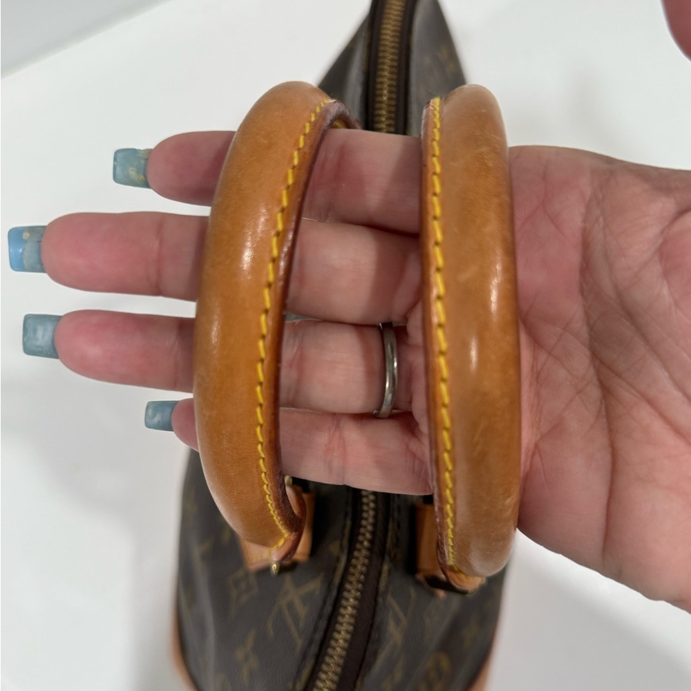 Louis Vuitton ALMA Classic Monogram Satchel - Picture 4 of 10